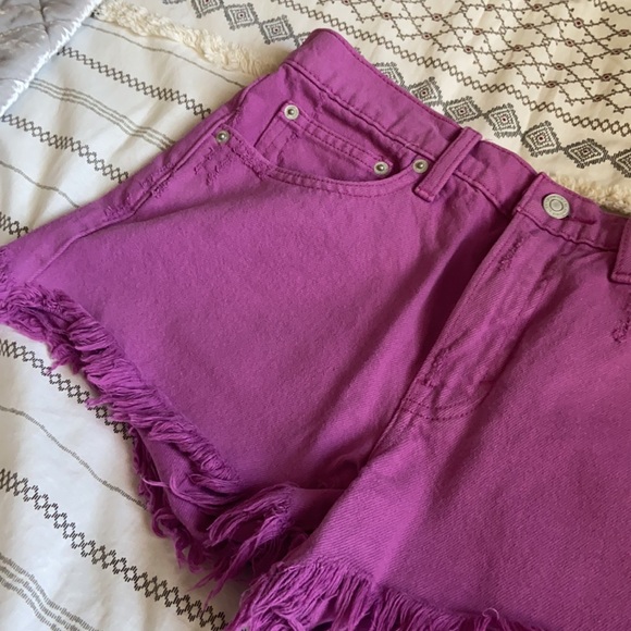 NWT LUCKY BRAND JEAN SHORT MID RISE CUT OFF 6 28 WAIST MAGENTA - Picture 2 of 10
